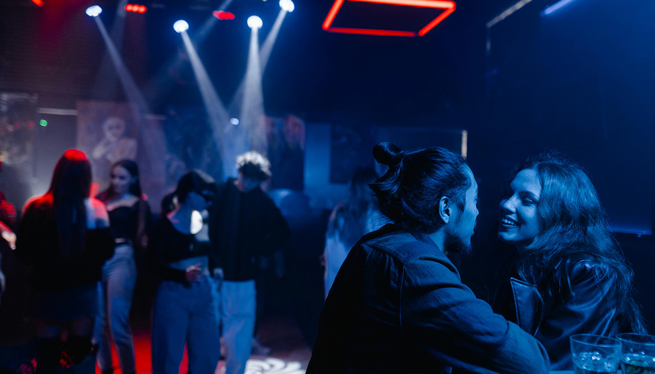 découvrez les meilleures boîtes de nuit à lille pour un week-end inoubliable. nos adresses incontournables vous garantissent ambiance, musique et soirées animées.