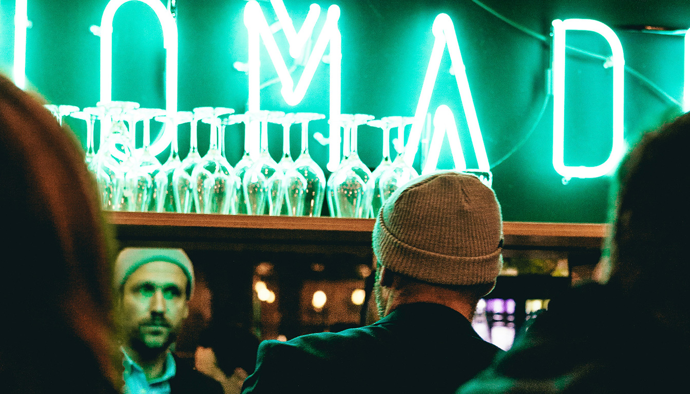 découvrez les comportements et signes révélateurs qui trahissent l'attitude d'un homme marié amoureux en secret, pour mieux comprendre ses gestes et émotions cachées.