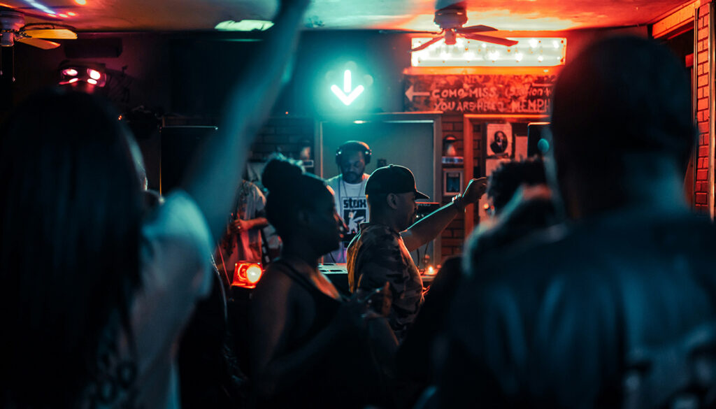 découvrez le nombre de boîtes de nuit en france, les chiffres clés actuels et l'évolution de ce secteur dynamique au fil des années.