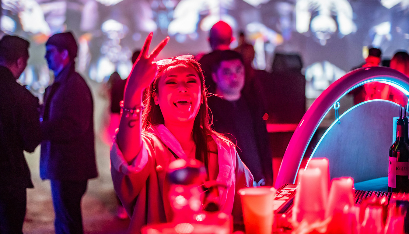 découvrez l'âge légal requis pour entrer en boîte de nuit en espagne et les règles à suivre pour profiter de la vie nocturne en toute légalité.