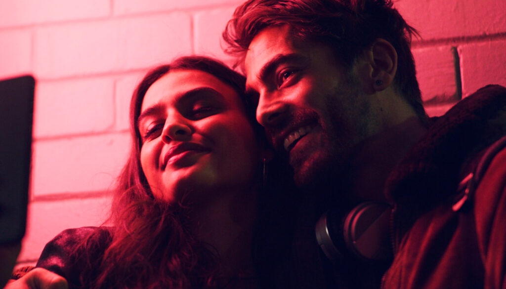 découvrez les attitudes à adopter et à éviter pour séduire une fille "compliquée" avec succès. conseils pratiques pour mieux comprendre et aborder avec confiance.