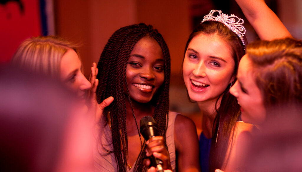 Comment organiser un EVJF : activités, budget et astuces pour un week-end fun et réussi