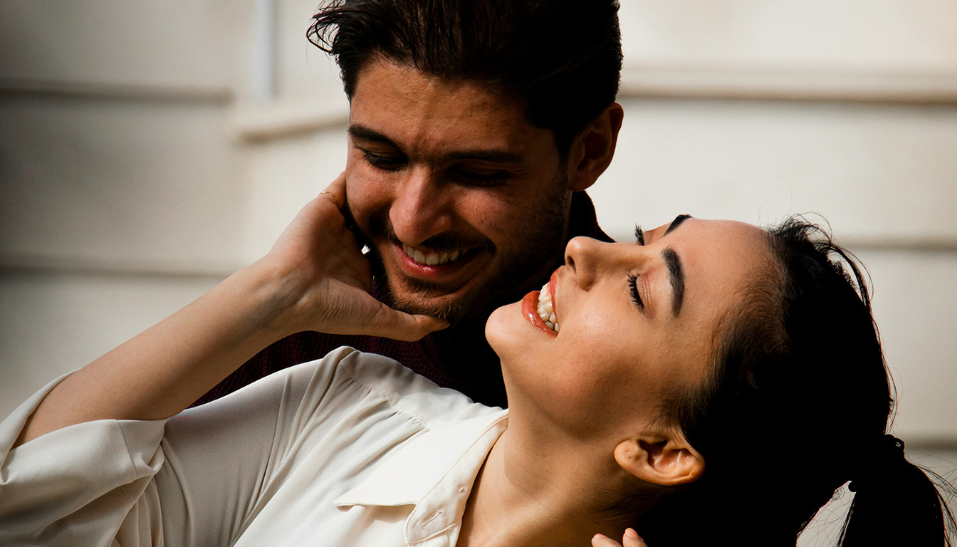 découvrez notre test pour savoir s'il vous aime vraiment et obtenir des réponses claires à vos doutes amoureux.