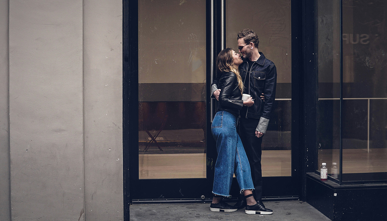 Il m'invite chez lui au — couple premier rendez-vous invitation chez lui