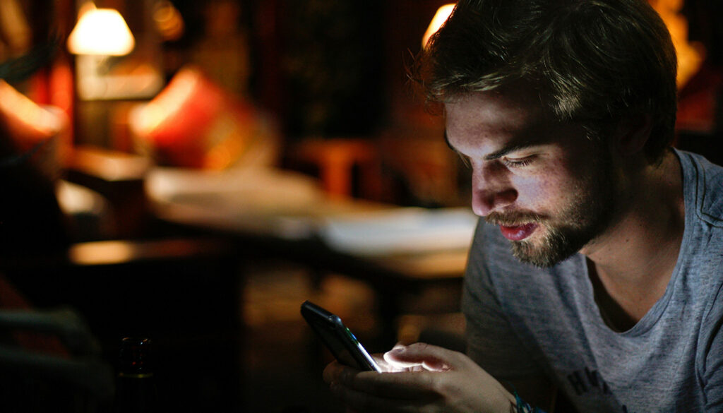 Messages sensuels pour lui : textos romantiques et coquins