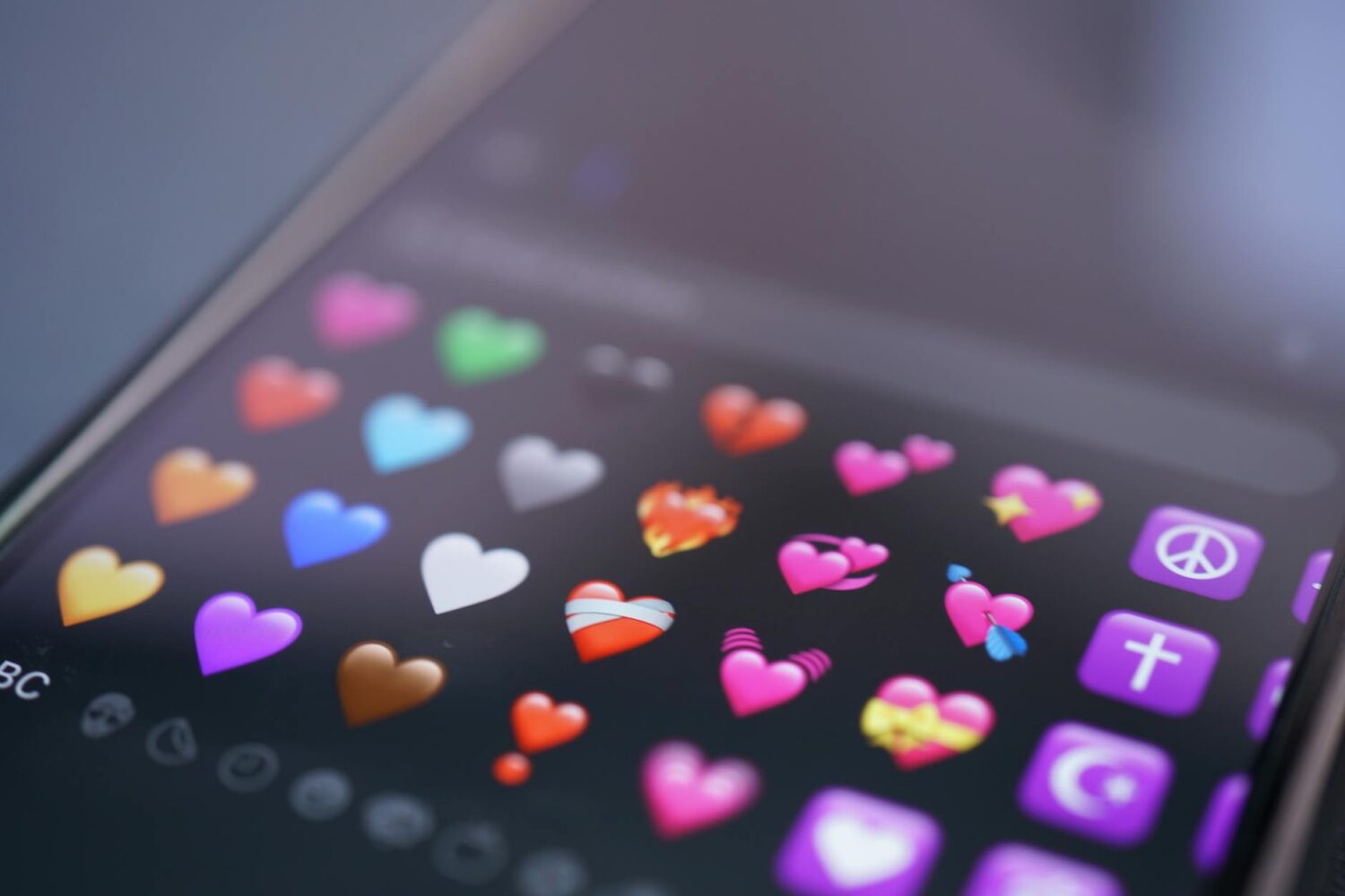 Emoji qui veut dire je t&rsquo;aime : les symboles à connaître (amour et amitié)