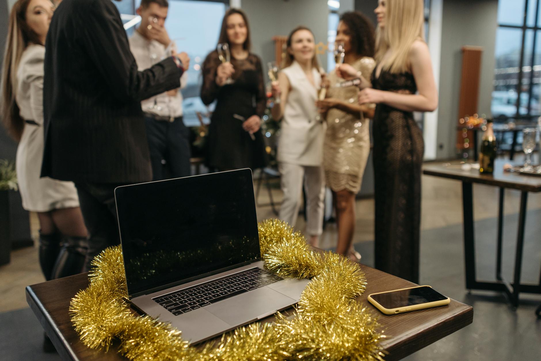 Messages de bonne année 2026 professionnels : poser le bon ton dès la première ligne — célébration du nouvel an au bureau