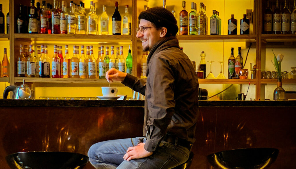 Phrase de beauf les pires — comptoir de bar avec boissons et snacks