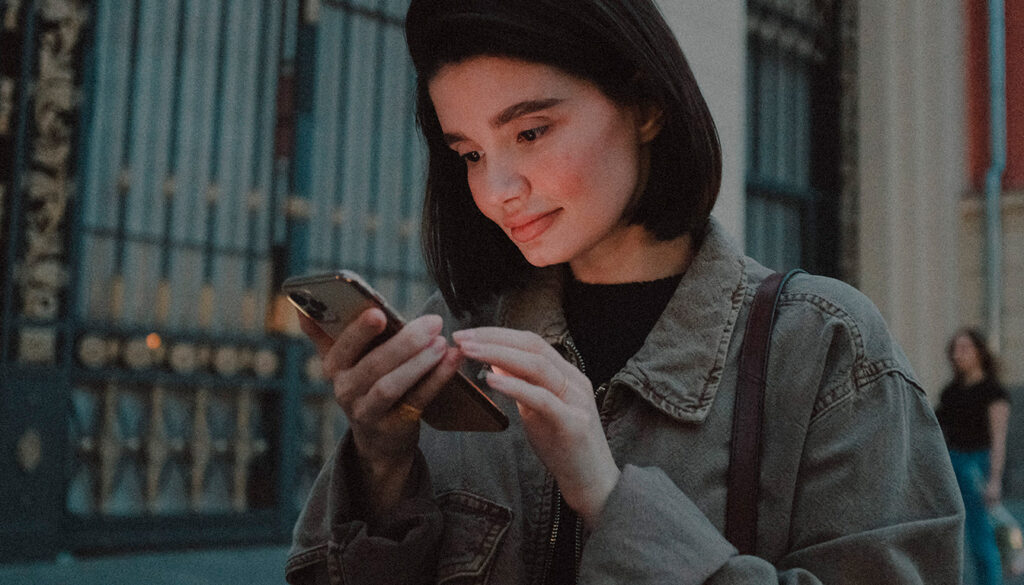 SMS amant secret : comment écrire des messages discrets sans perdre l’intensité — messages d'amour secrets sur téléphone