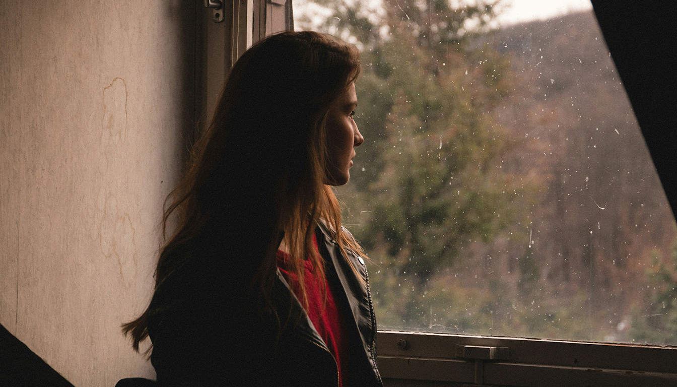 découvrez des phrases tristes qui touchent le cœur, exprimant l'amour perdu, le deuil profond et la solitude douloureuse, pour accompagner vos émotions et vos pensées les plus intimes.