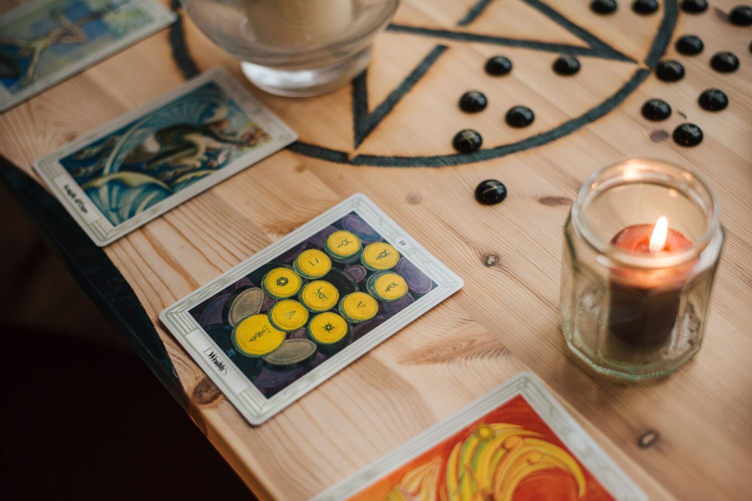 Tarot amour gratuit : tirage en ligne et interprétation fiable