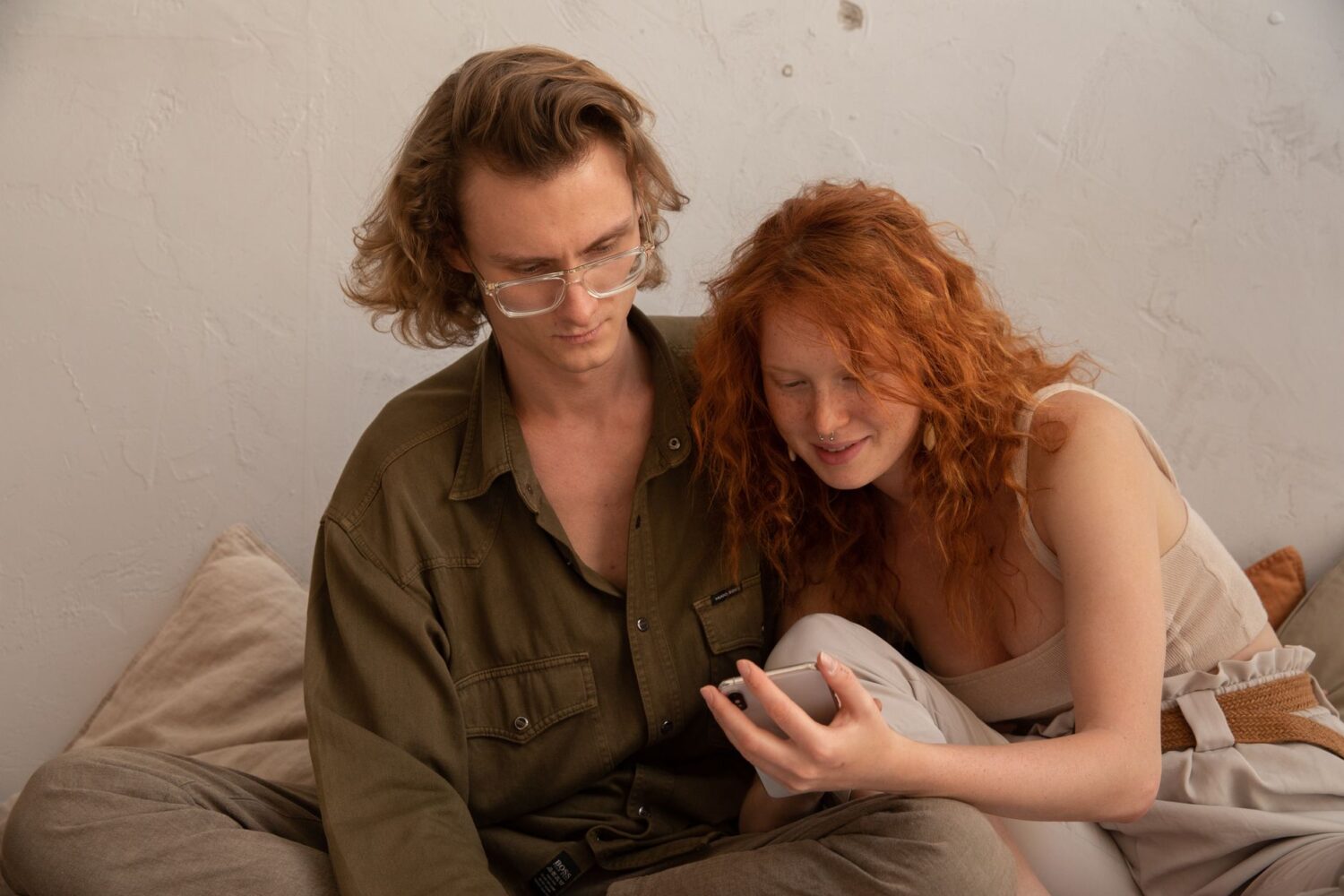 13h31 en amour : que signifie cette heure miroir pour les célibataires et les couples ?