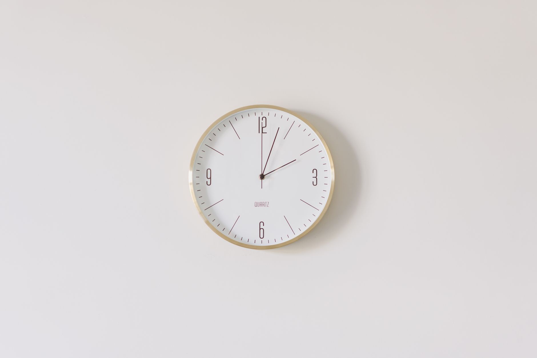 Heure miroir 13h13 : un message spirituel de transformation — horloge affichant 13h13
